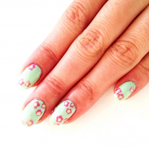 Spring flowers nail design
