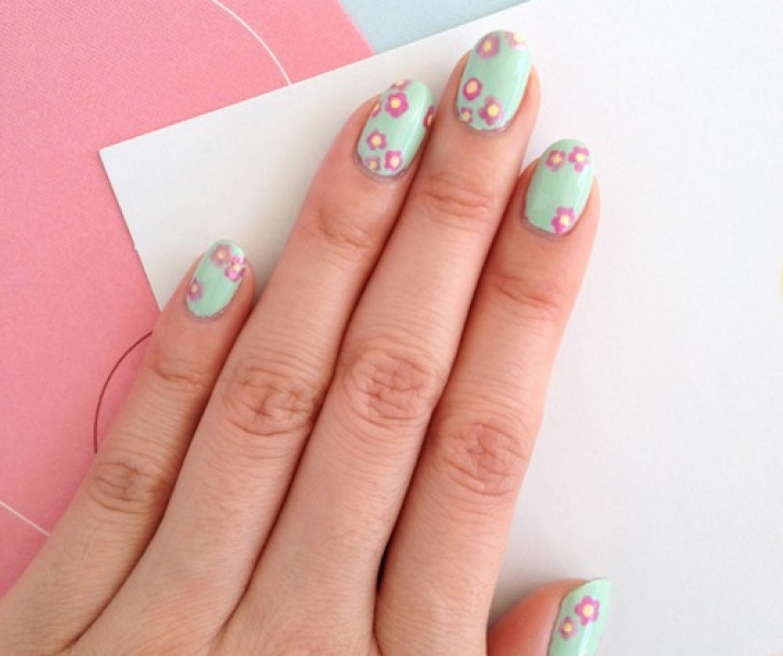 Nail DIY: Spring Flowers Nail Design
