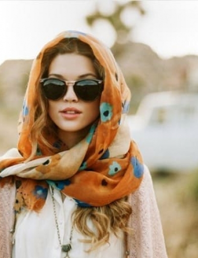 50 Chic & Creative Ways to Wear a Scarf