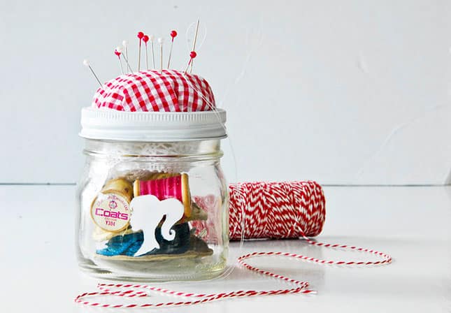 20 creative uses for mason jars - DIY sewing kit