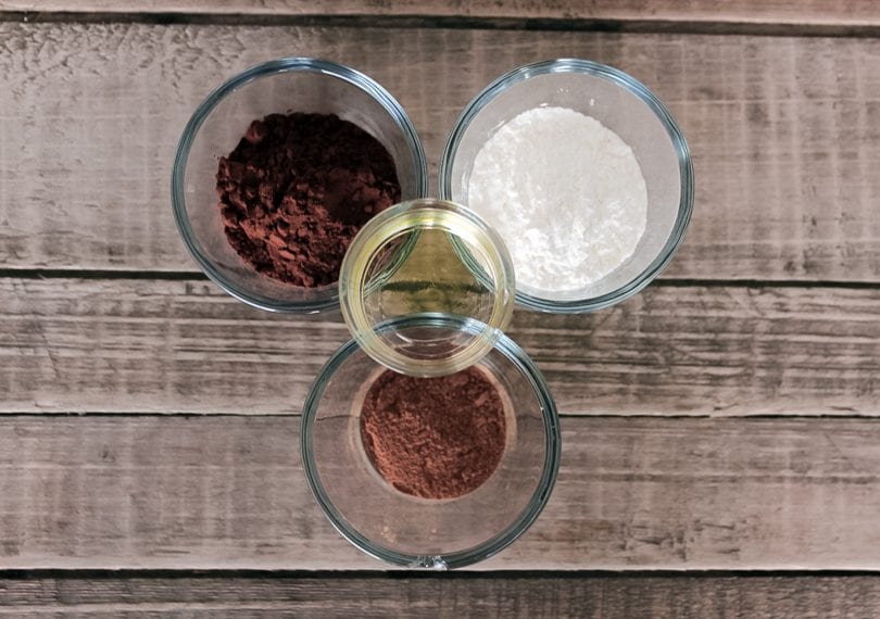 Natrual ingredients to make homemade dry shampoo