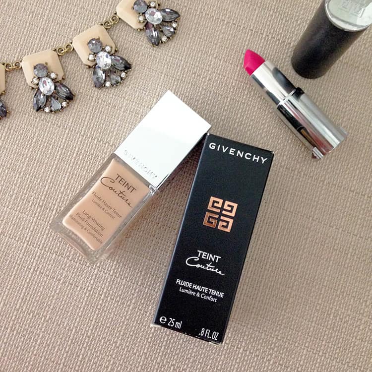 Teint Couture Long-Wearing Fluid Foundation Review - A long-wearing liquid foundation that creates a radiant, flawless complexion with a smooth, satiny finish.