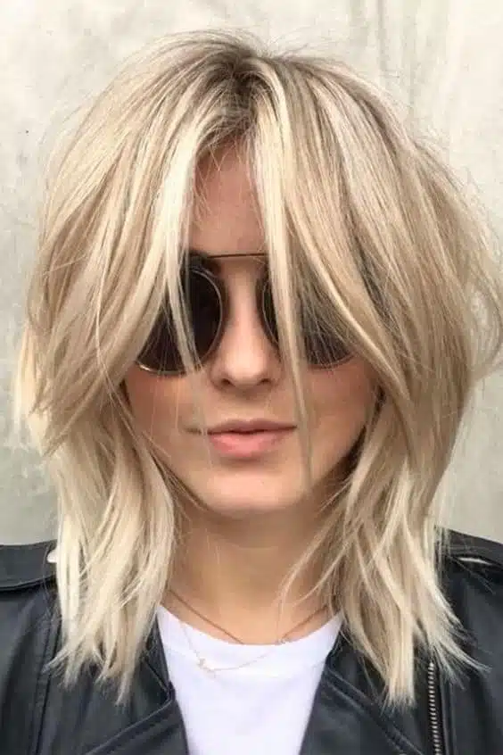 Kinda of obsessed with Julianne Hough's 'shag' haircut. Perfect layers! 