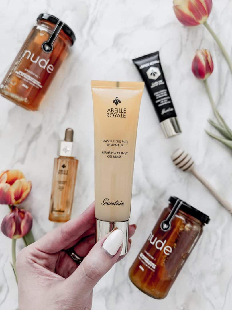 GUERLAIN Abeille Royale Repairing Honey Gel Mask is a A luxurious, gel-textured mask to smooth and moisturize skin. 