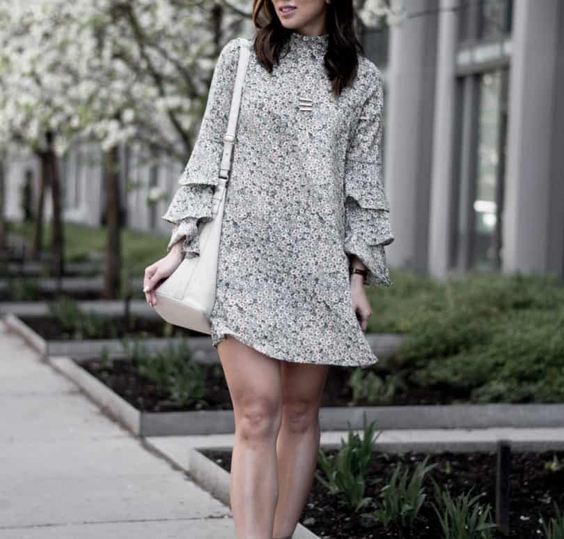 Close up look at layered sleeve daisy print floral dress. #streetstyle #fbloggers