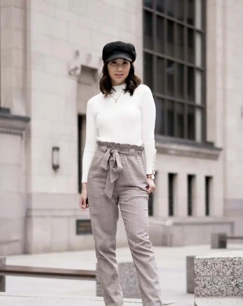 Streetstyle #OOTD: workwear look with plaid pants white sweater