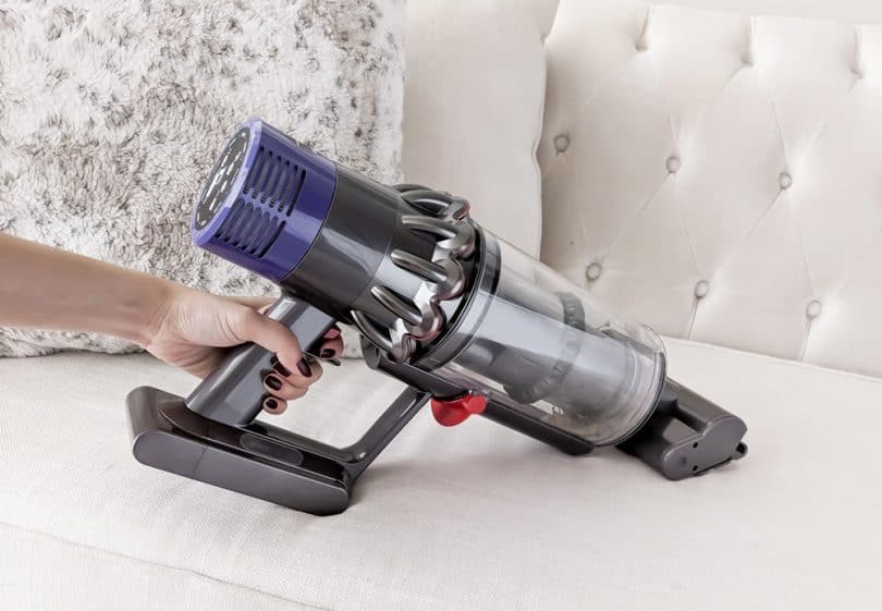 Dyson Cyclone V10 Review - detach the attachment to make it a handheld vacuum 