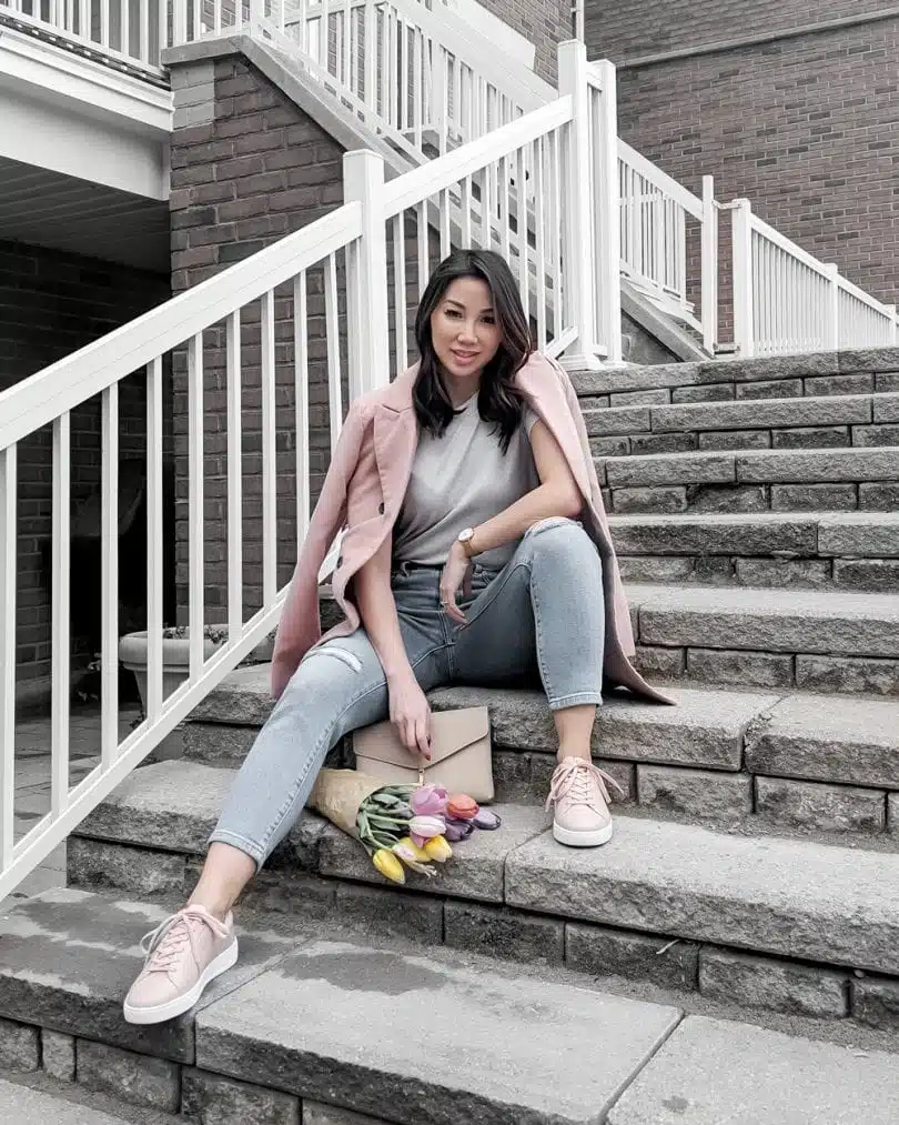 Weekend #OOTD - jeans and tshirt with Cougar pink sneakers