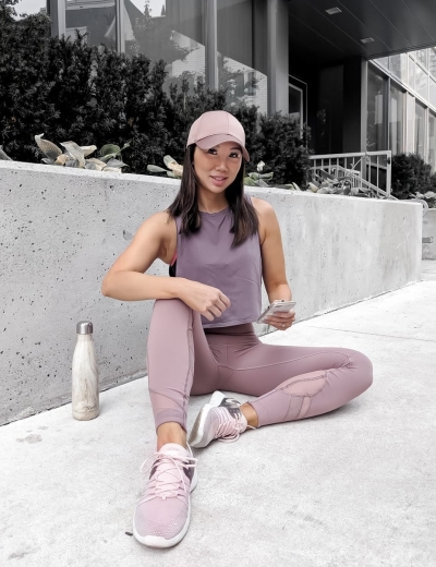 Best Hot Yoga Pants to Sweat In – Top 8 Tried and Tested
