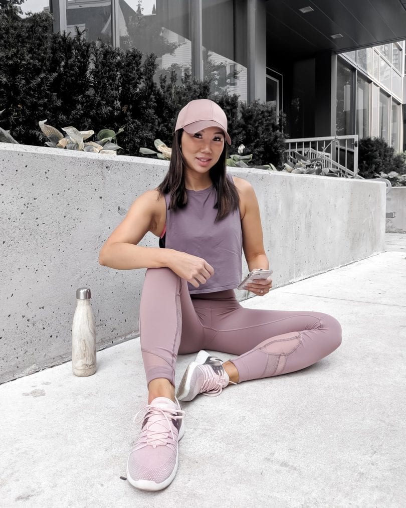 Sporty Outfit - pink and mauve yoga outfit from Lululemon 