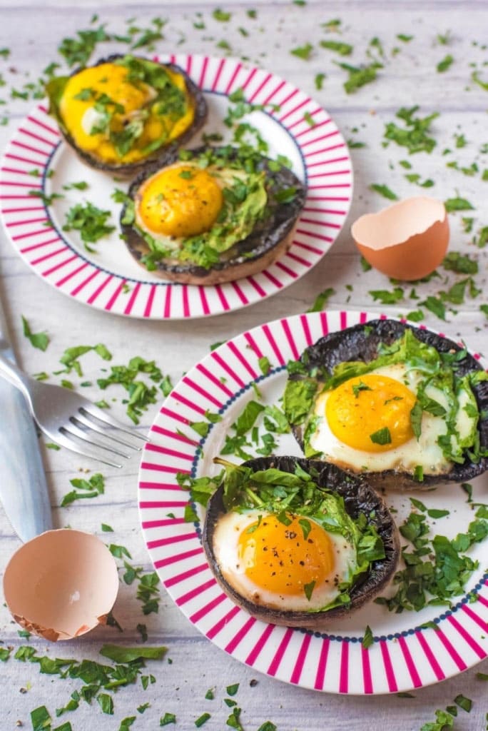 Healthy Breakfast Ideas - Eggs baked in portabello mushrooms