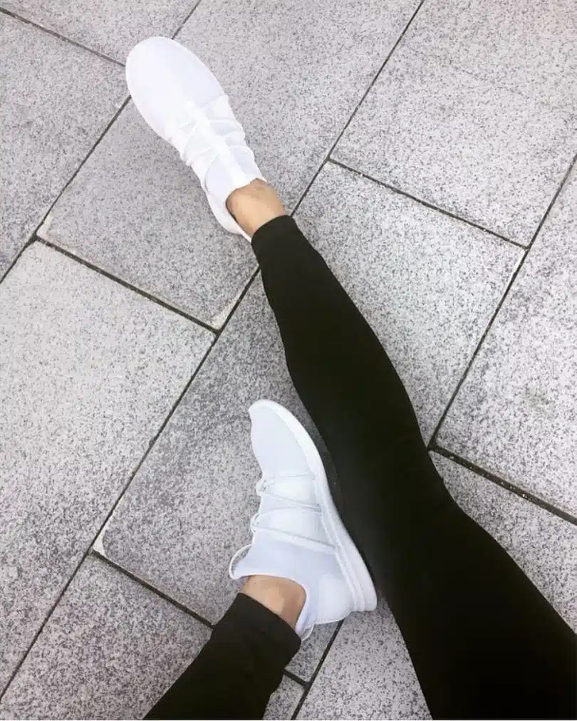 Athleisure outfit with black leggings and white sneakers