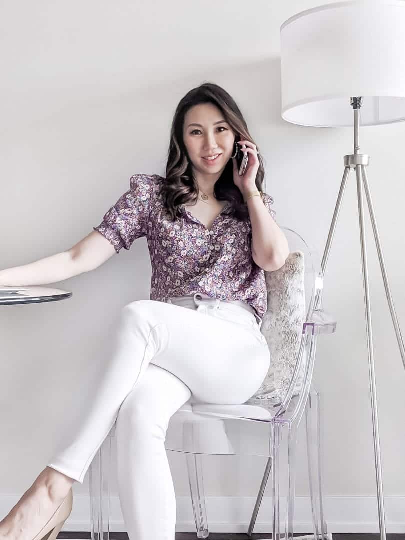 Spring/Summer Outfit ideas for white jeans - floral top and white skinny jeans from Evernew Melbourne. Casual workwear outfit with floral top and white jeans. 
