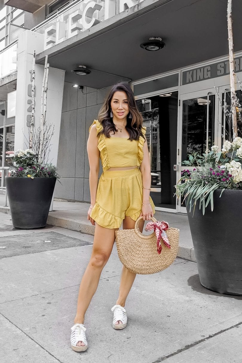 Summer outfit inspiration - ruffle shorts set for a casual summer outfit