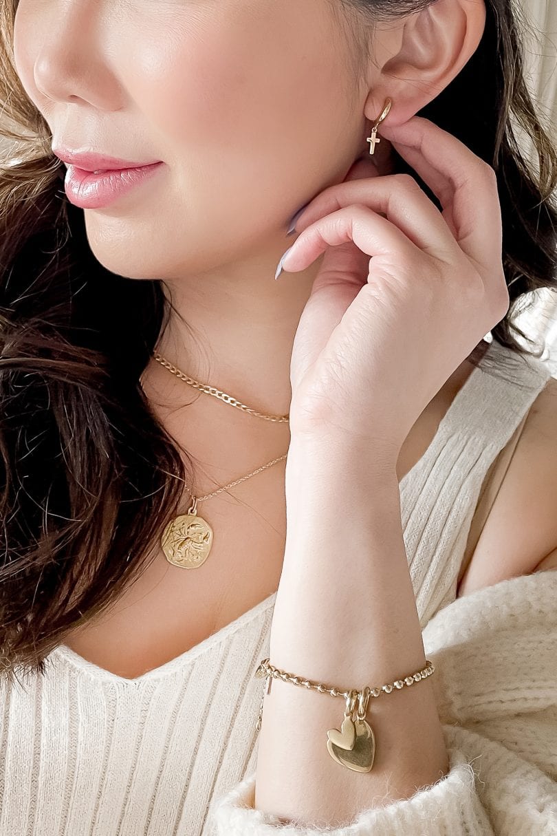Daint jewelry pieces made my Rellery Jewelry. High quality, ethicially made daily jewelry pieces in silver and gold.
