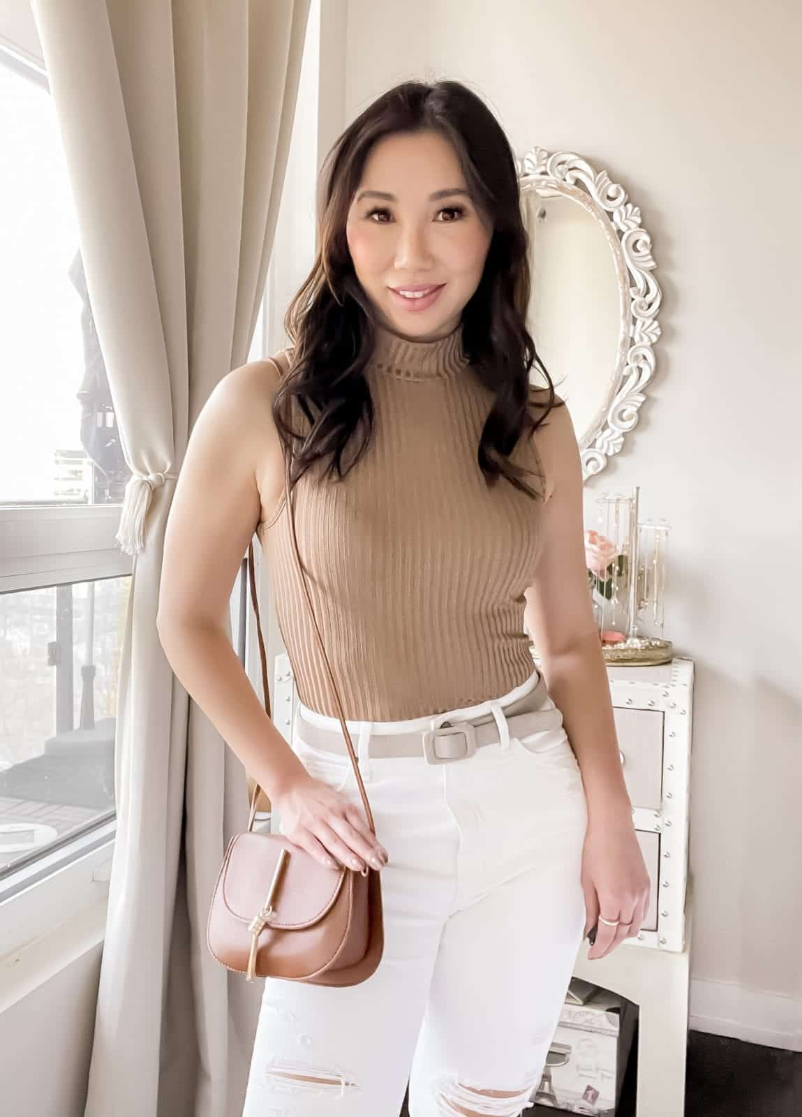Summer outfit: cute turtleneck top with white jeans and saddle bag