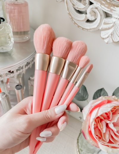 The Best Way to Clean Your Makeup Brushes