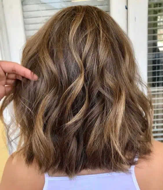 Medium length haircut - A blunt lob with golden highlights
