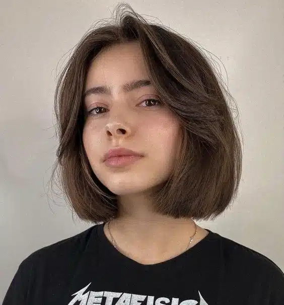 Short hairstyles to try now - a blunt bob with curtain bangs