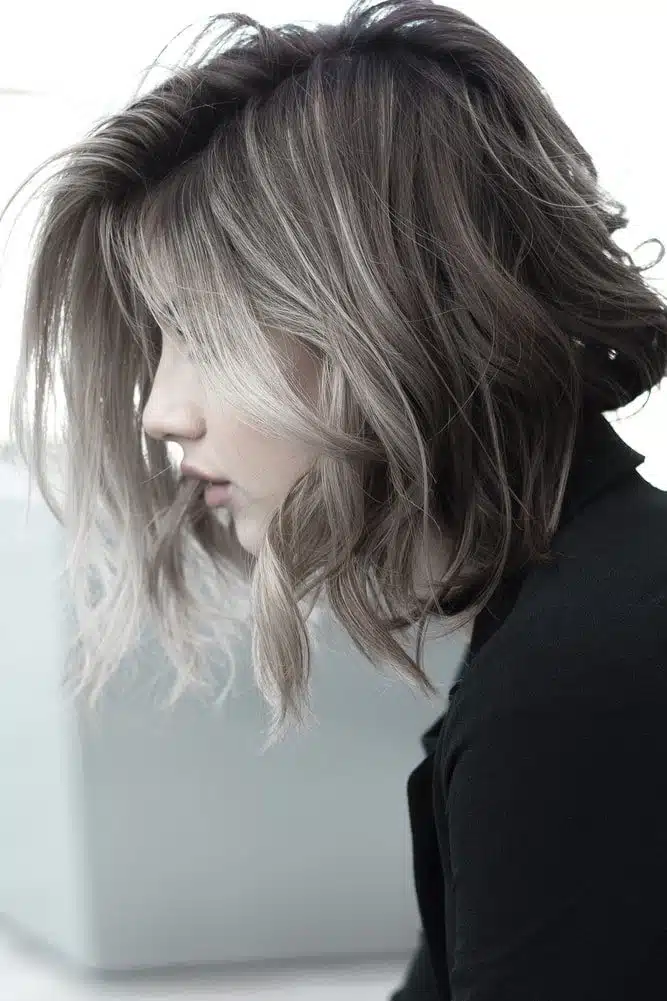 Medium length hairstyles - The contrasting highlights give texture and depth to this lob. 