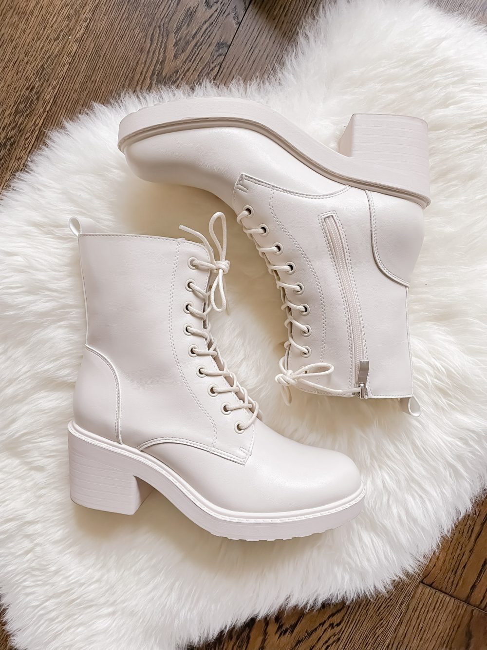 The 'it' boot of the season, white combat boots are a great everyday shoe for your fall and winter outfits 