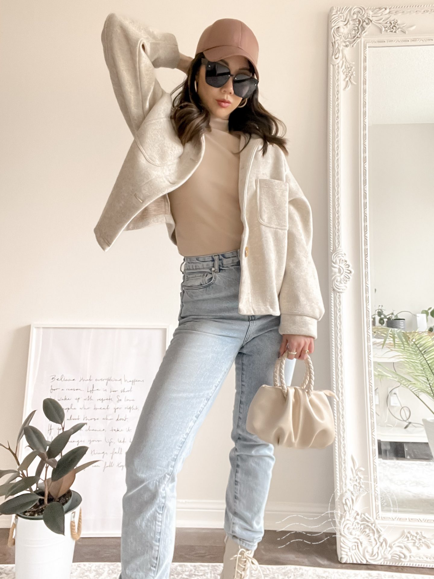 Casual Spring Outfit Ideas - shacket and mom jeans outfit with baseball cap and glasses. More everyday outfits for school, work and going out on yesmissy.com