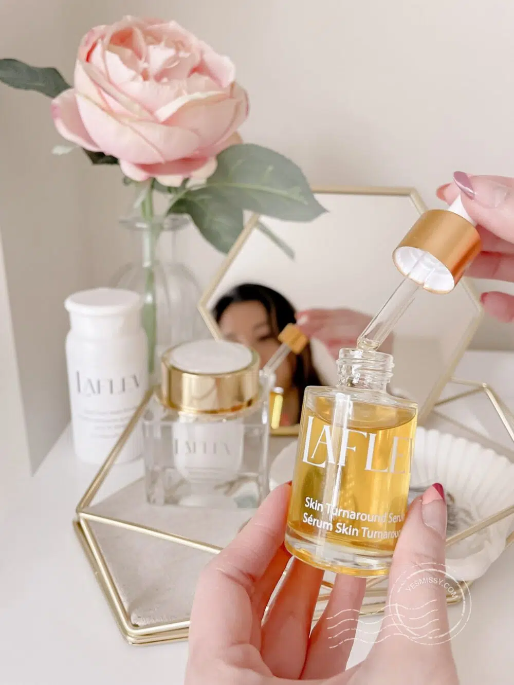 The LaFlev Skin Turnaround Serum is a lightweight facial oil that hydrates and fighting the signs of aging with a powerhouse of natural ingredients. Get the beauty review and more skincare tips at yesmissy.com