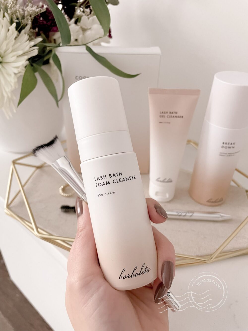 Lash extension aftercare: Lash shampoo from Borboleta - Lash Bath Foaming Cleanser. 
