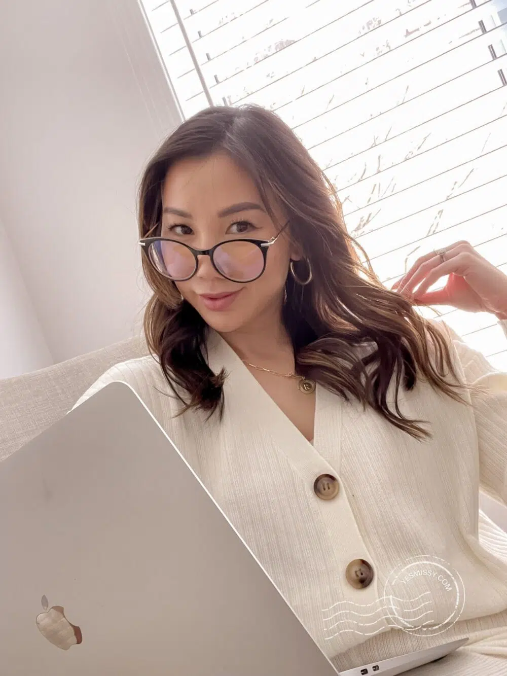 Casual outfit with neutral loungewear set blue light glasses from Poppy & Peonies - Get 10% off with code YESMISSY10%