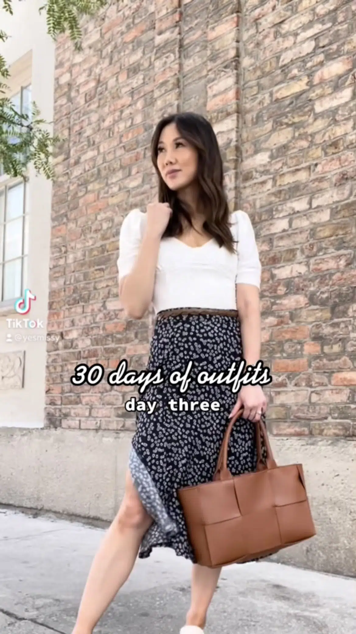 Day 3: Weekend outfit with floral skirt. 💕Sweetheart body suit from @Nordstrom, bag from Jean Lottie, and shoes and skirt from @SHEIN, jewelry @JENNY BIRD @RELLERY #30daysofoutfits