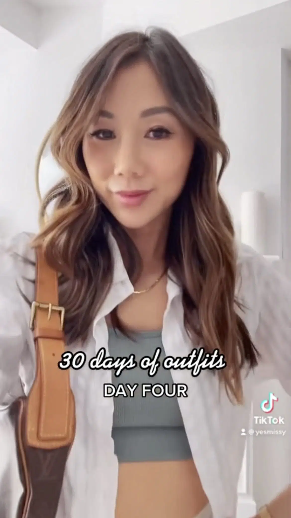 Day 4: ☀️Casual weekend outfit with crop top, flared shorts and a button down. @shein_official Sandals from @cougarshoes bag from @reluxedcollection #30daysofoutfits #summeroutfits 