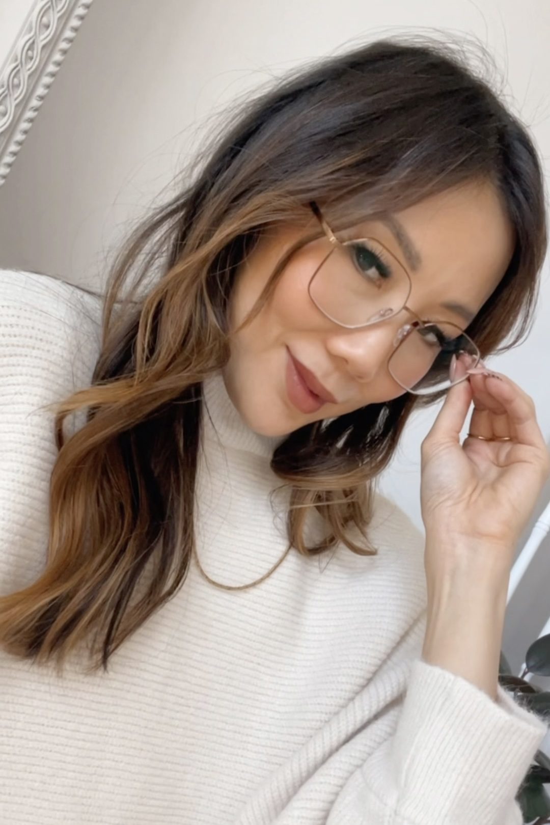 Bonlook glasses review - oversized bronze frames from Leyla Fernandez x BonLook collab.