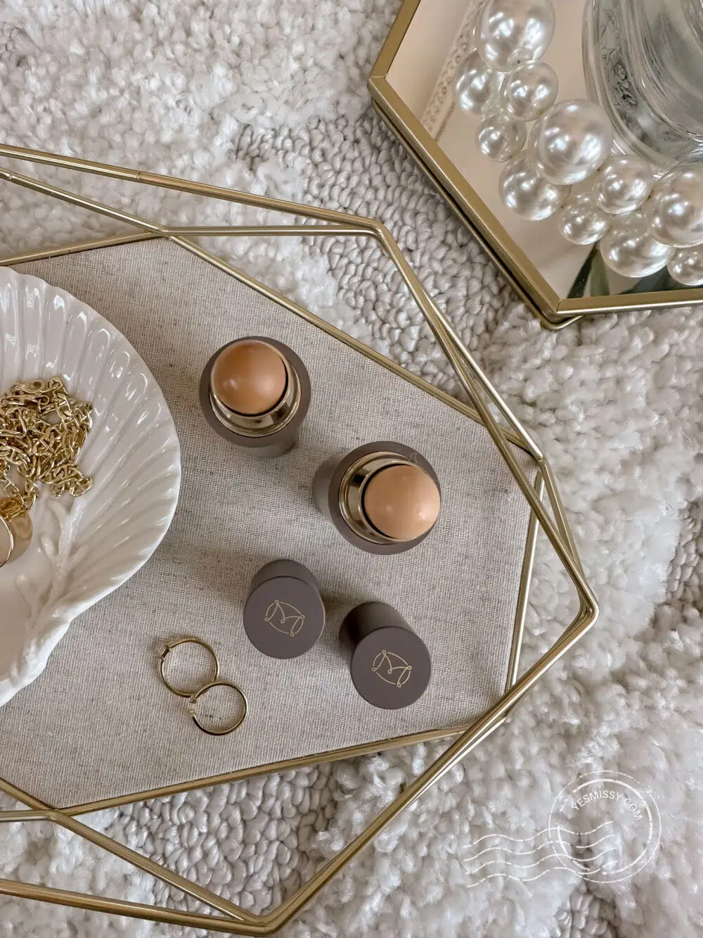 Elevate your makeup game with Merit Beauty's The Minimalist Complexion Perfecting Stick in ecru and buff. Achieve a perfect shade match and say goodbye to imperfections.