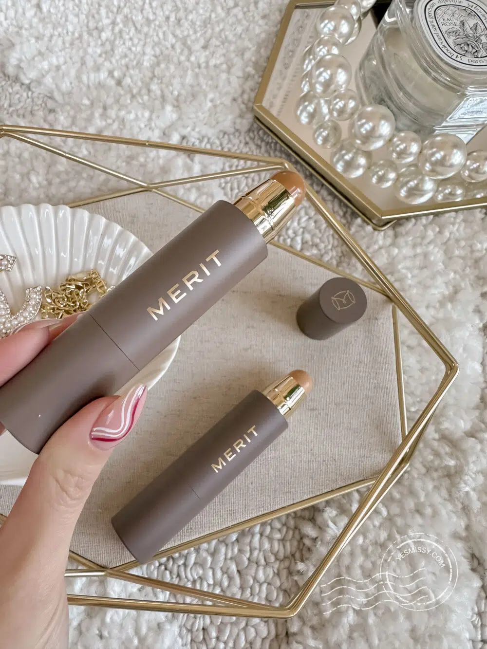 Get flawless, natural-looking coverage with The Minimalist Complexion Perfecting Stick in ecru and buff from Merit Beauty. Perfect for a radiant, dewy glow.