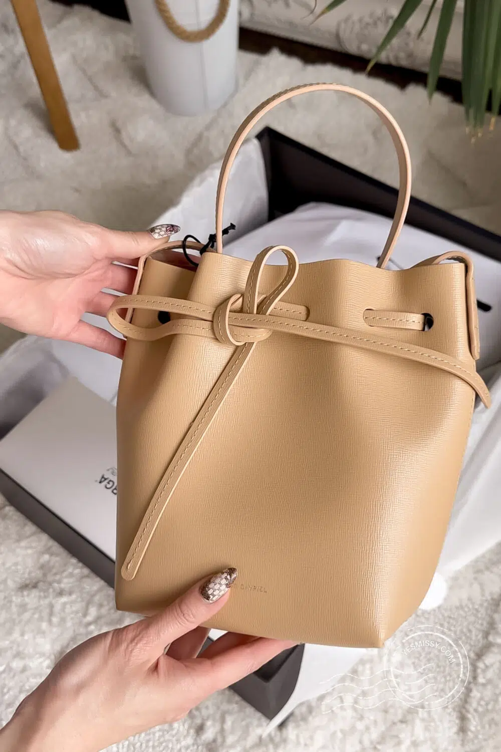 Reviewing the Mansur Gavriel Bucket Bag from Luisaviaroma