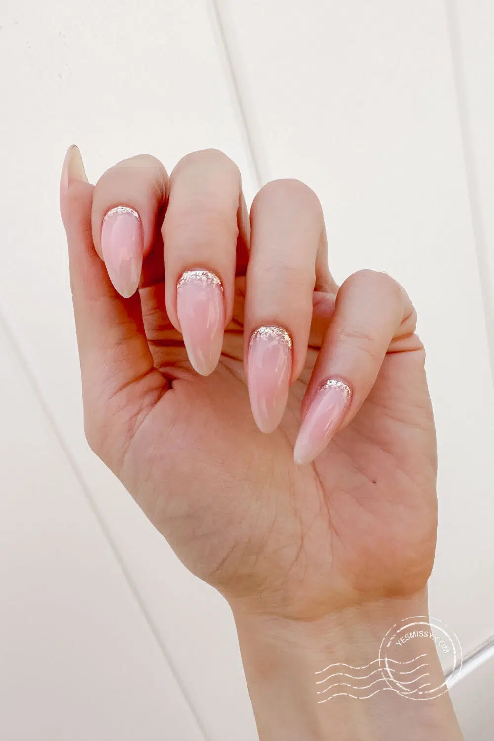 Soft girl nails - pink ombre nails with gold.