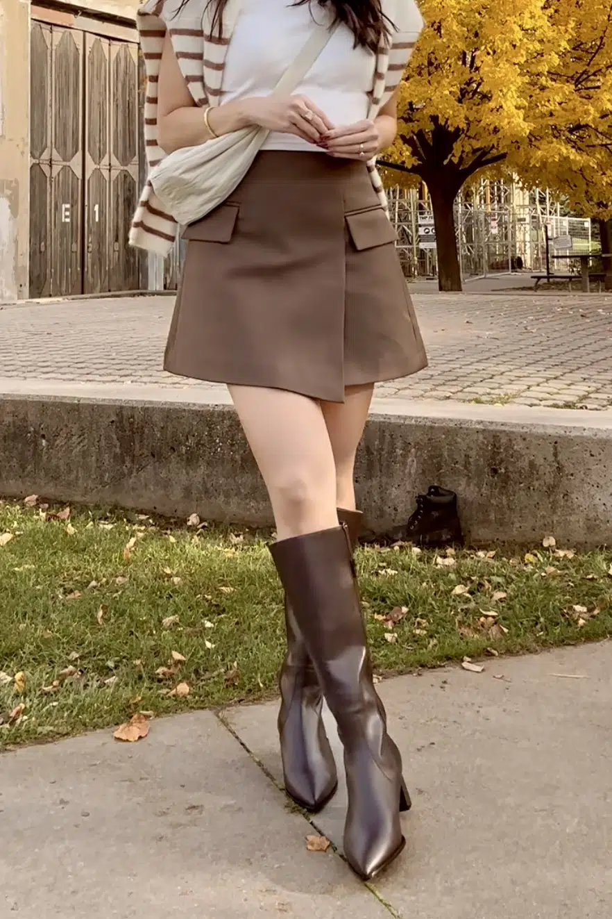 This is my go-to look for weekend adventures—@ALLYShoes knee-high boots are made for long walks, and the brown skort + Sezane cardigan combo is cozy but elevated. The UNIQLO moon bag keeps it all practical for whatever the day brings. 🛍️ #FrenchGirlStyle #ComfortableBoots