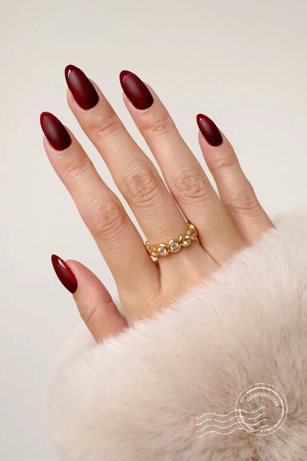For the ultimate quiet luxury and old money aesthetic manicure, burgundy nails with a matte finish and glossy French tips are the perfect choice. The deep, rich hue exudes sophistication, while the contrast between the matte base and shiny tips adds a modern yet timeless touch. This look is effortlessly elegant—polished, refined, and perfect for a luxe, understated Valentine’s vibe. More nail inspo on yesmissy.com